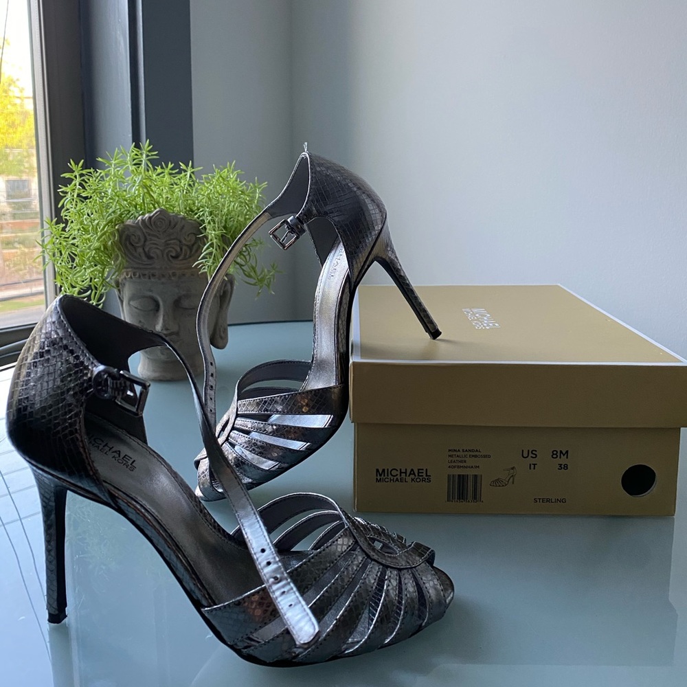 High heel SANDALS size 8M